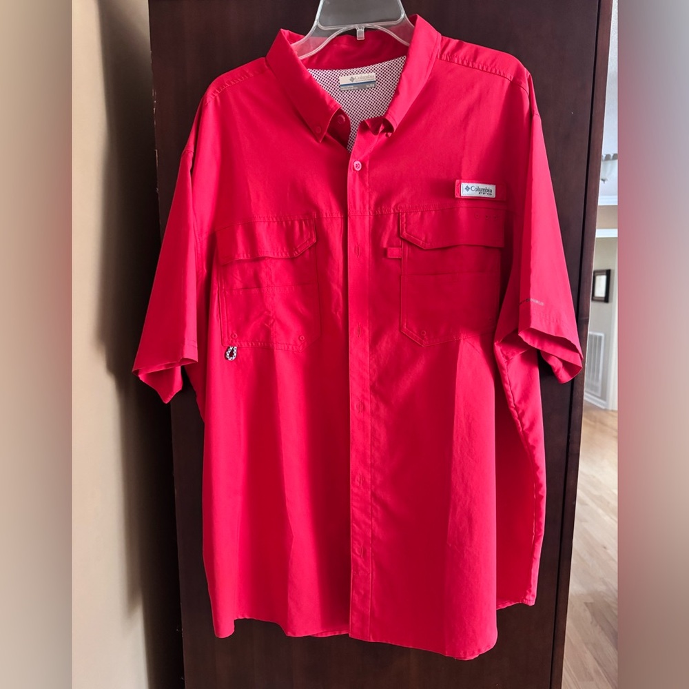 Men’s Columbia PFG Shirt, Red, Size XL in great condition.